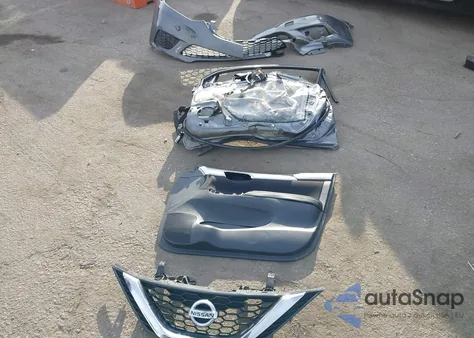 2017 Nissan Sentra S z USA, uszkodzony, nr VIN 3N1AB7AP7HY326045